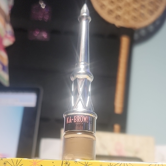 Benefit Ka-BROW! 24 Hour Waterproof Mini Cream-Gel Eyebrow Color - Shade 1 - Picture 2 of 6